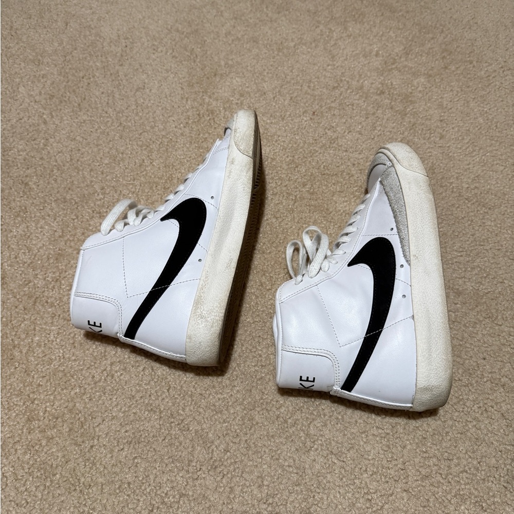 Nike White and Black High-Tops